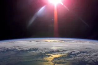 Земля вот-вот достигнет своей самой удаленной точки от Солнца. Но почему так жарко? Земля вот-вот достигнет своей самой удаленной точки от Солнца. Но почему так жарко?