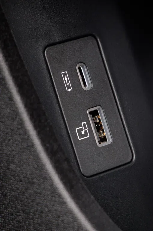 А вот USB-разъемы идут в базе. детали Tenet Plus L6