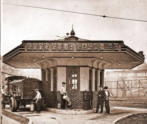 1913, drive-in gas station in pittsburg 1913, drive-in gas station in pittsburg