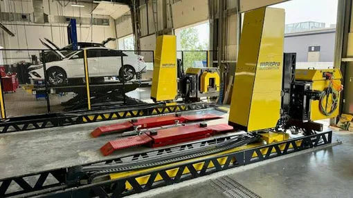 PitPro Automation tire changing robot PitPro Automation tire changing robot