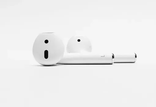 Не стоит паниковать, если один из наушников AirPods начал барахлить — попробуйте решить проблему предложенными способами