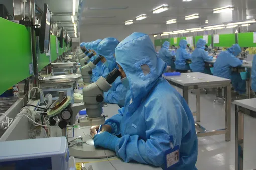 Журналисты рассказали, как люди работают на крупнейшем iPhone-заводе в Китае Журналисты рассказали, как люди работают на крупнейшем iPhone-заводе в Китае