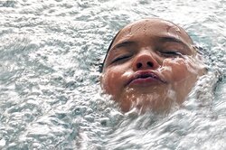 Сколько проживет человек, погруженный в воду по подбородок?