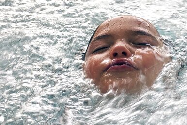 Сколько проживет человек, погруженный в воду по подбородок?