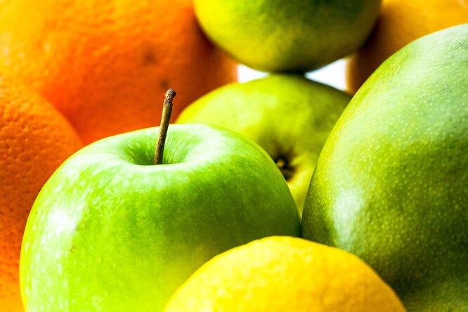 Интересная логическая загадка о фруктах: угадайте, в какой коробке яблоки, а в какой – апельсины