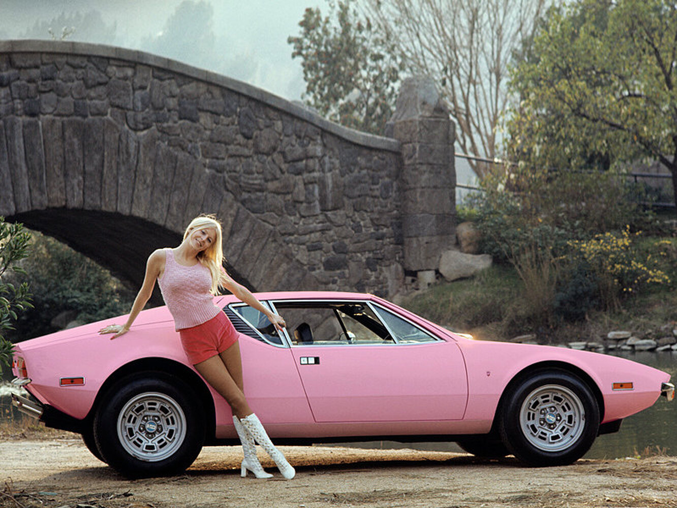 Playmate Pink: все розовые автомобили "Моделей года" Playboy.