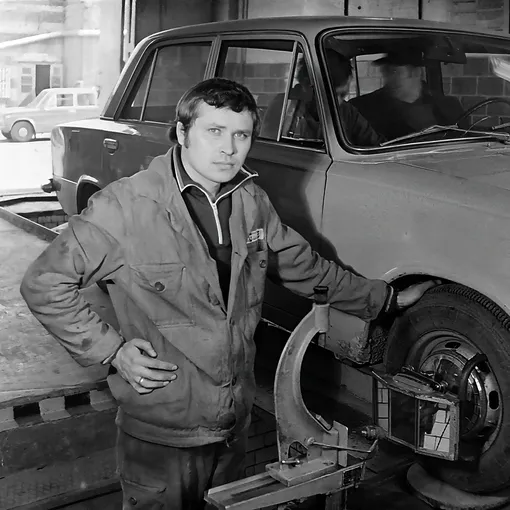 автомобиль жигули в автосервисе ссср