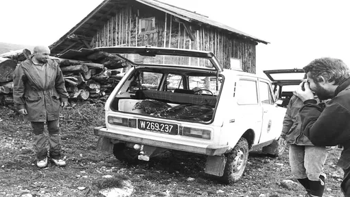 Гриф, стервятник, бородач ягнягник Бальтазар выпускается на волю, историческое фото, 1988 год