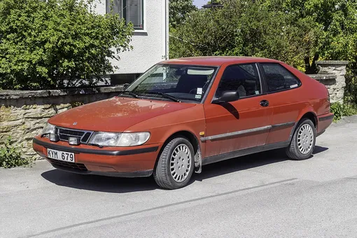 Saab 900