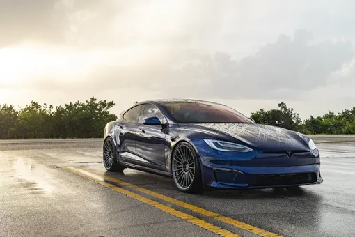 «Смысл?!» Tesla получила патент на фитчу для автомобиля, только что снятого с конвейера «Смысл?!» Tesla получила патент на фитчу для автомобиля, только что снятого с конвейера