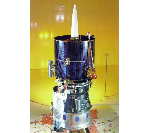Запущенный в 1998 году зонд Lunar Prospector составил карты гравитационных и магнитных полей Луны. В новом исследовании были использованы архивные данные этого зонда. Запущенный в 1998 году зонд Lunar Prospector составил карты гравитационных и магнитных полей Луны. В новом исследовании были использованы архивные данные этого зонда.