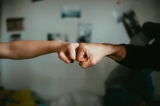 То, как вы сжимаете кулак, может рассказать, как люди видят вас. Интересно узнать? То, как вы сжимаете кулак, может рассказать, как люди видят вас. Интересно узнать?