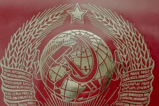 Как появился герб СССР и что он символизировал