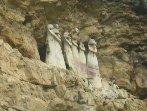 Саркофаги народа Чачапояс на севере Перу. / Саркофаги народа Чачапояс на севере Перу. /