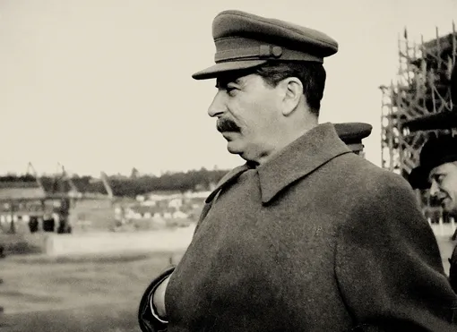 Иосиф Сталин на строительстве канала Москва-Волга Иосиф Сталин на строительстве канала Москва-Волга