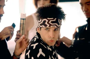 Новый виток войны поколений: зумеры троллят миллениалов за их улыбку