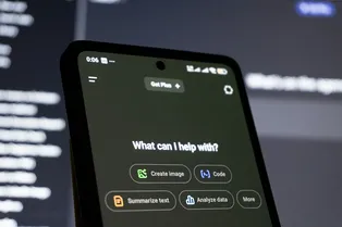 Ученые выявили три типа зависимости от чат-ботов с ИИ и нашли способы их лечения