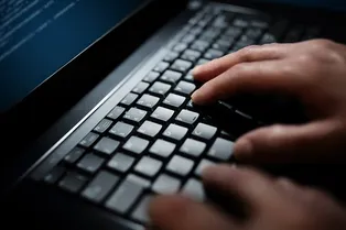 В России испытывают «военный интернет» В России испытывают «военный интернет»