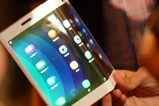 Lenovo показала гибкий планшет