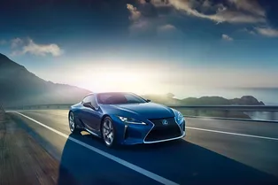 Lexus разработал светоотражающую синюю краску Lexus разработал светоотражающую синюю краску
