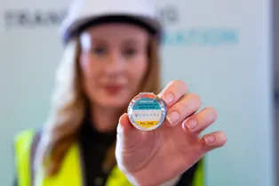 Первое производство вакцин без игл открыто в Австралии Первое производство вакцин без игл открыто в Австралии