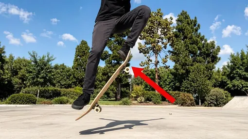 В подскоке райдер поддергивает доску вверх, упирая ногу в загнутый конец. выполнение олли — роль ноуза