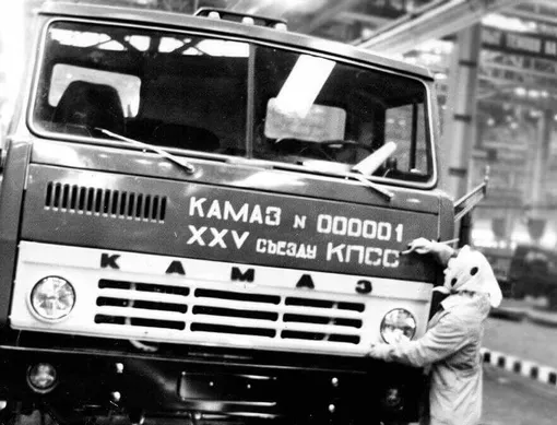 первый грузовик камаз
