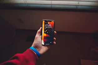 Ученые нашли связь между методом свайпа по экрану смартфона и работой мозга