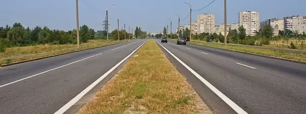 Выезжаем на большую дорогу. Сколько на ней полос движения? Выезжаем на большую дорогу. Сколько на ней полос движения?