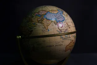 Контурная карта, флаг и столица: попробуйте угадать 3 страны Контурная карта, флаг и столица: попробуйте угадать 3 страны