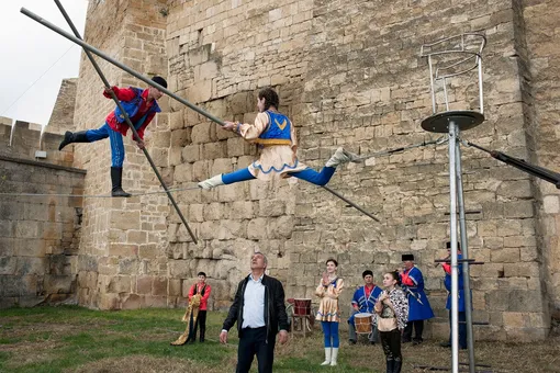 Канатоходцы.