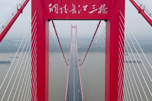 Как «Золотые ворота», но в два этажа: в Китае открылся необычный мост-гигант