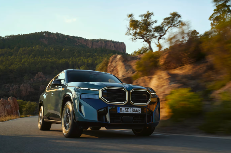 Посмотрите на BMW XM — мощнейший гибридный кроссовер