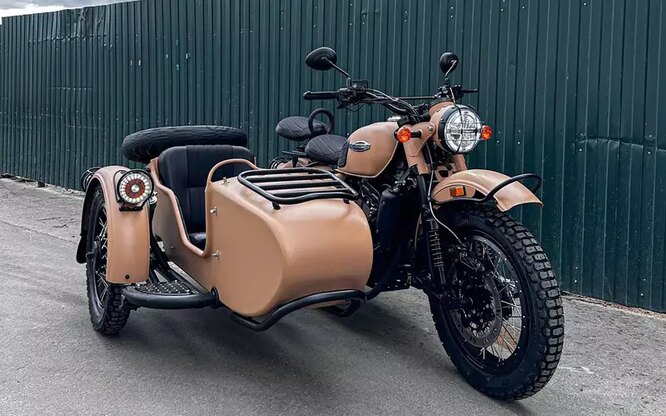 CJ Dynasty 700 более крупный, а дизайн стилизован под "Урал". Фото