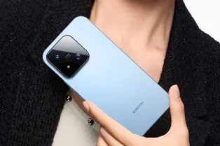 Xiaomi представила новинки: смартфон, фитнес-браслет и наушники-клипсы