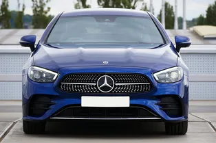 Фанаты Mercedes, готовьте отвертки: ваш бренд заменяет клей на старую добрую резьбу