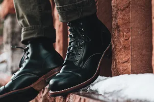 Способы защиты: как обезопасить обувь от соли и реагентов