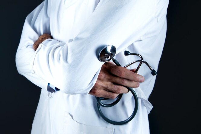 Эта болезнь приводит к раку печени, но не вызывает никаких симптомов: угадайте, чего опасаются врачи