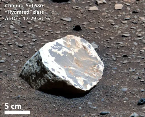 Исследования Университета Пердью, посвященные камням, которые выделялись светлыми точками на красно-оранжевой поверхности Марса, показывают, что на некоторых участках планеты когда-то могли существовать оазисы с влажным климатом и обильными осадками, сравнимыми с тропическим климатом на Земле.