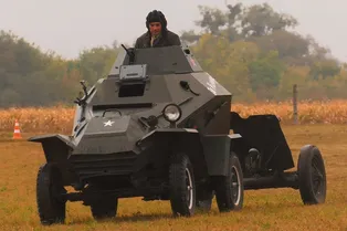 Жара 60°, двигатель меж ног и темно как в ящике: как работали водители советского броневика БА-64 Жара 60°, двигатель меж ног и темно как в ящике: как работали водители советского броневика БА-64