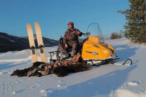 снегоход охотничьи лыжи закат