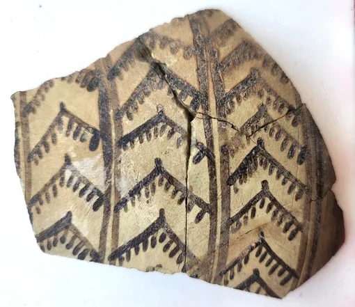 Фрагмент сосуда с орнаментом.