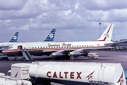 авиалайнер Canadian Pacific DC-8