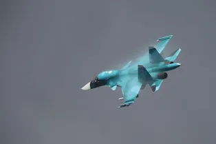 Су-34 показали высший пилотаж на Урале: видео