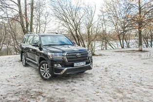 Оттенки чёрного: тест Toyota Land Cruiser 200 Executive Black Оттенки чёрного: тест Toyota Land Cruiser 200 Executive Black