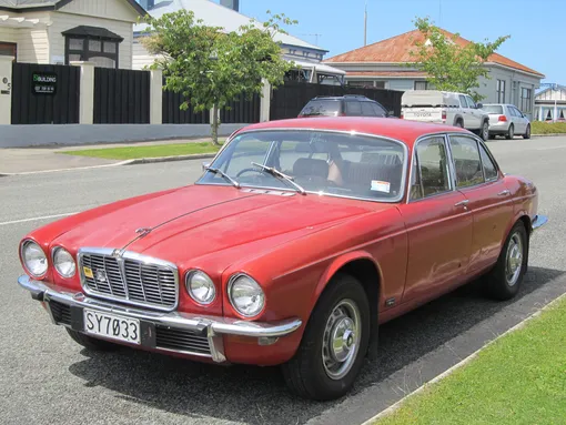 Jaguar XJ6 1968 года red