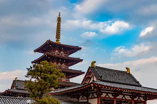 Отличительная черта местной архитектуры: почему в Азии крыши старинных зданий изогнуты Отличительная черта местной архитектуры: почему в Азии крыши старинных зданий изогнуты