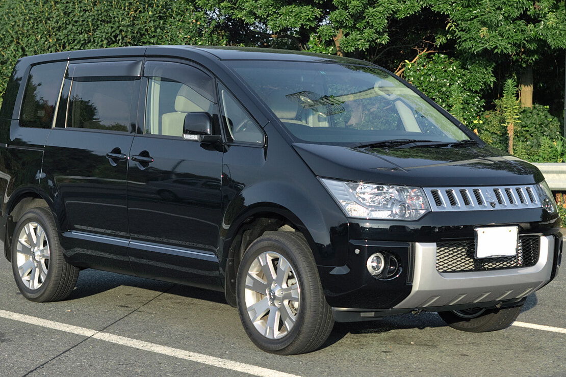 Mitsubishi Delica против УАЗ-452: чем японская булка отличается от русской буханки