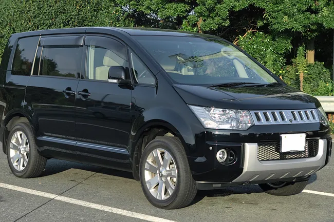Mitsubishi Delica против УАЗ-452: чем японская «булка» отличается от русской «буханки»