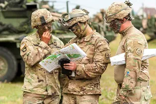 Солдаты NATO заблудились и уничтожили поле: видео Солдаты NATO заблудились и уничтожили поле: видео
